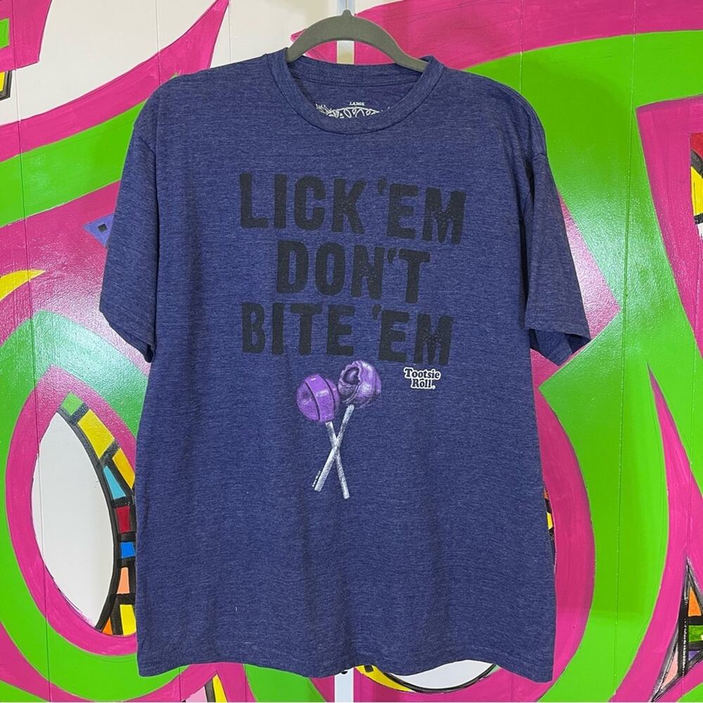 Saavy, Tootsie Roll Lick Em Don't Bite Em Graphic T-Shirt. Size Large.